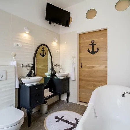 Old Town Deluxe 4*